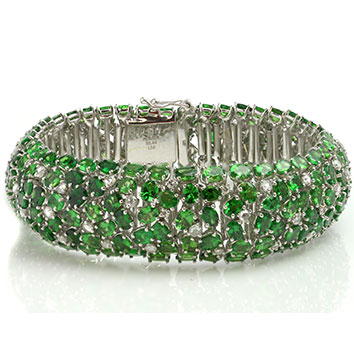 Emerald bracelet set in white gold.